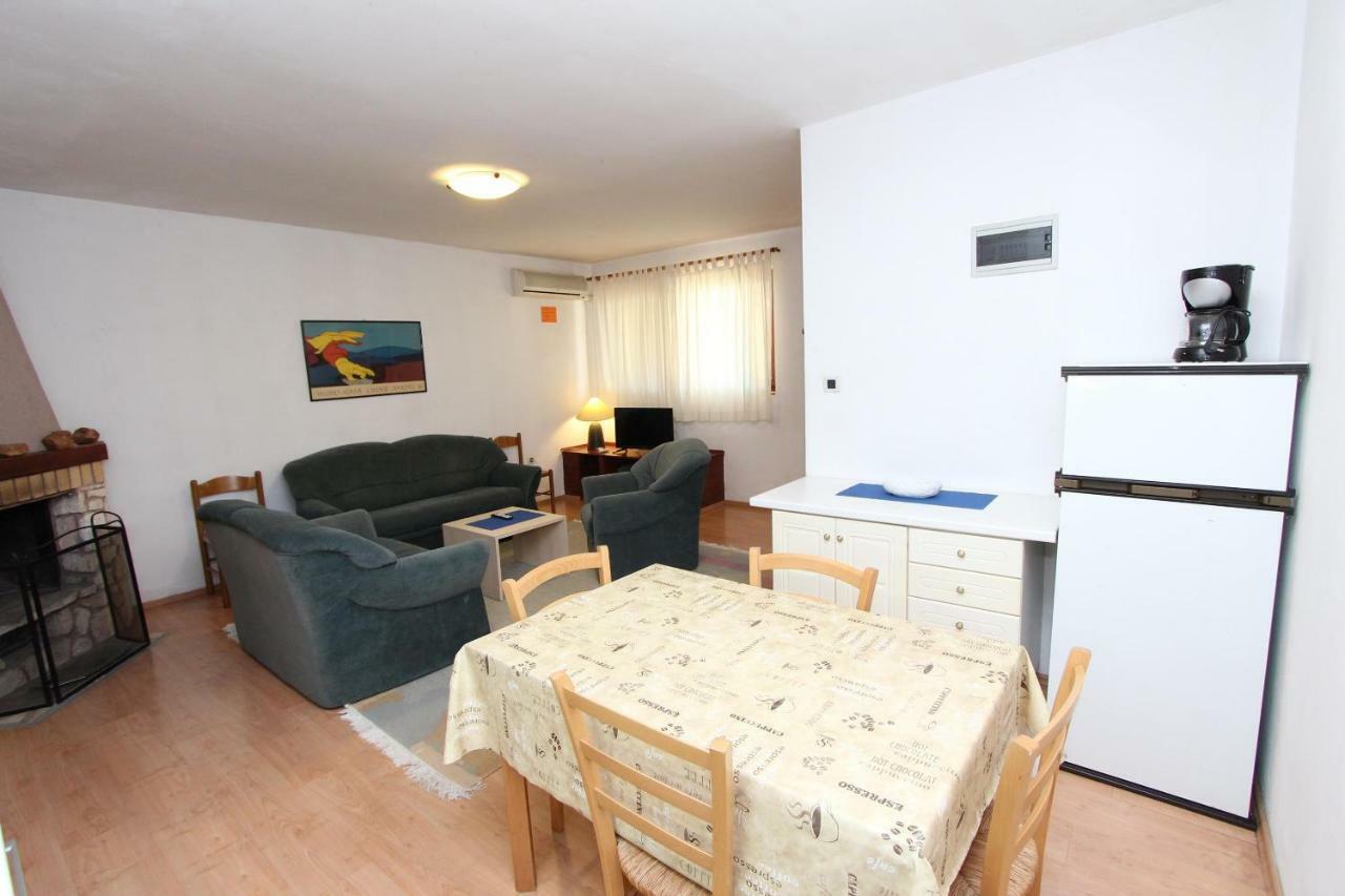 Apartments Lora Ровінь Екстер'єр фото